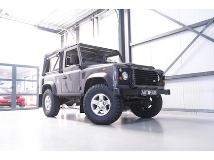 Land Rover Defender 0