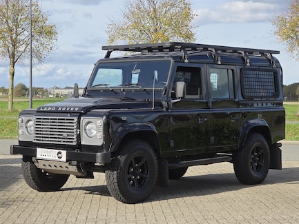 Land Rover Defender 0