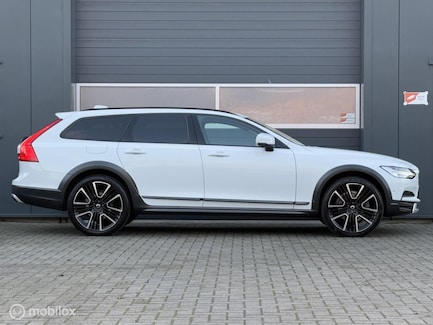 Volvo V90 Cross Country 0