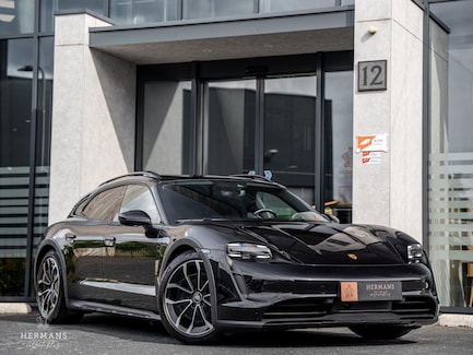 Porsche Taycan Cross Turismo 0