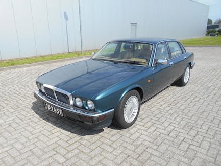 Jaguar XJ-12 0