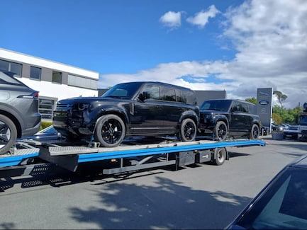 Land Rover Defender 0