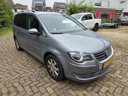 Volkswagen Touran 0