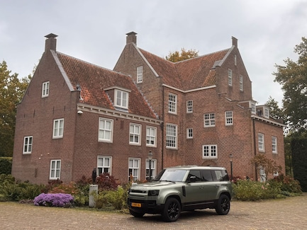 Land Rover Defender 0