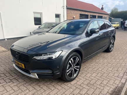 Volvo V90 Cross Country 0