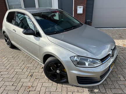 Volkswagen Golf 0