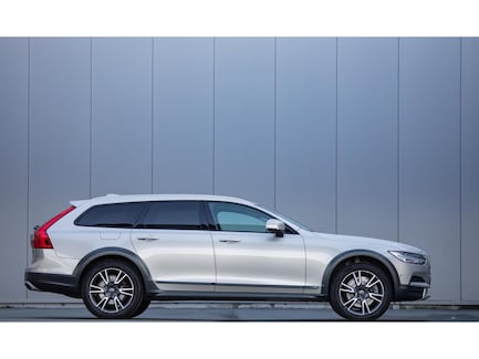 Volvo V90 Cross Country 0