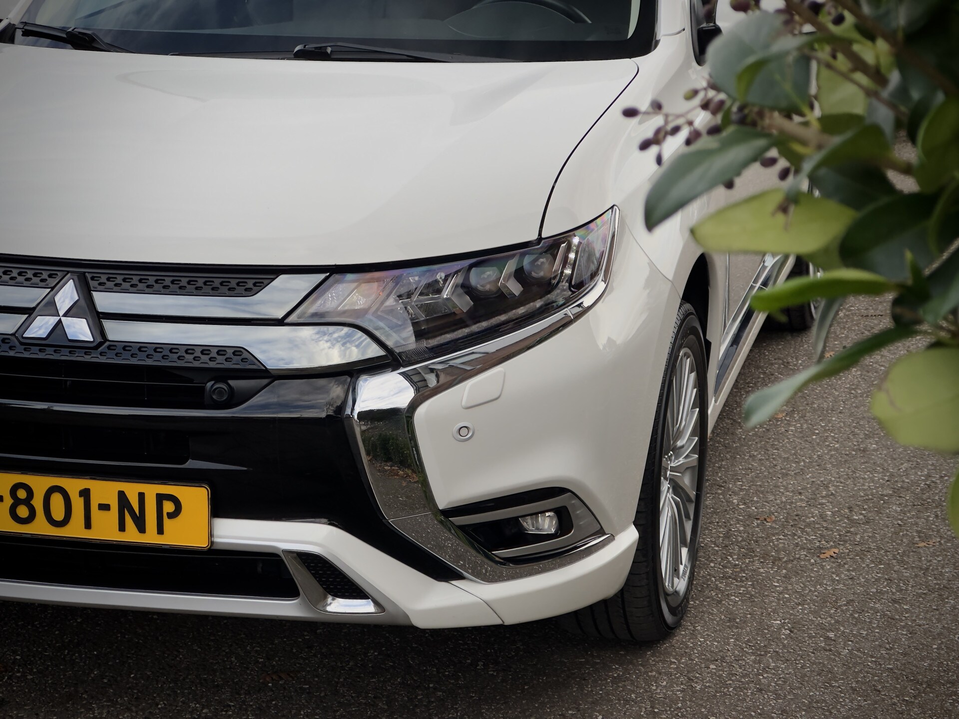 Mitsubishi Outlander Hybride benzine [J-801-NP] | AutoTrack