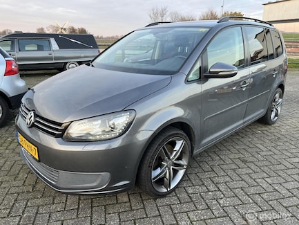 Volkswagen Touran 0