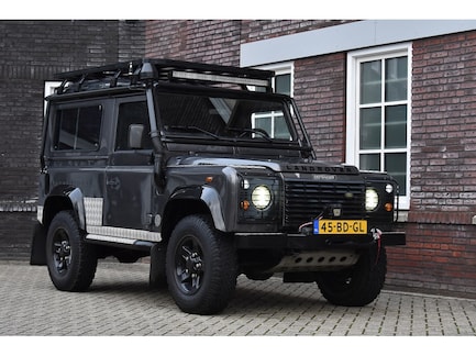 Land Rover Defender 0