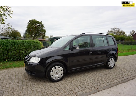 Volkswagen Touran 0