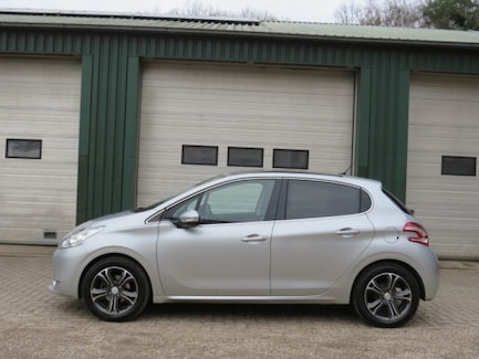 Peugeot 208 0