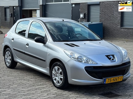 Peugeot 206+ 0