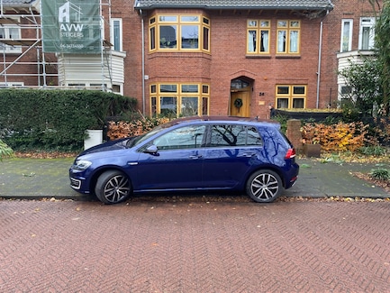 Volkswagen E-Golf 0