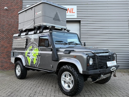 Land Rover Defender 0