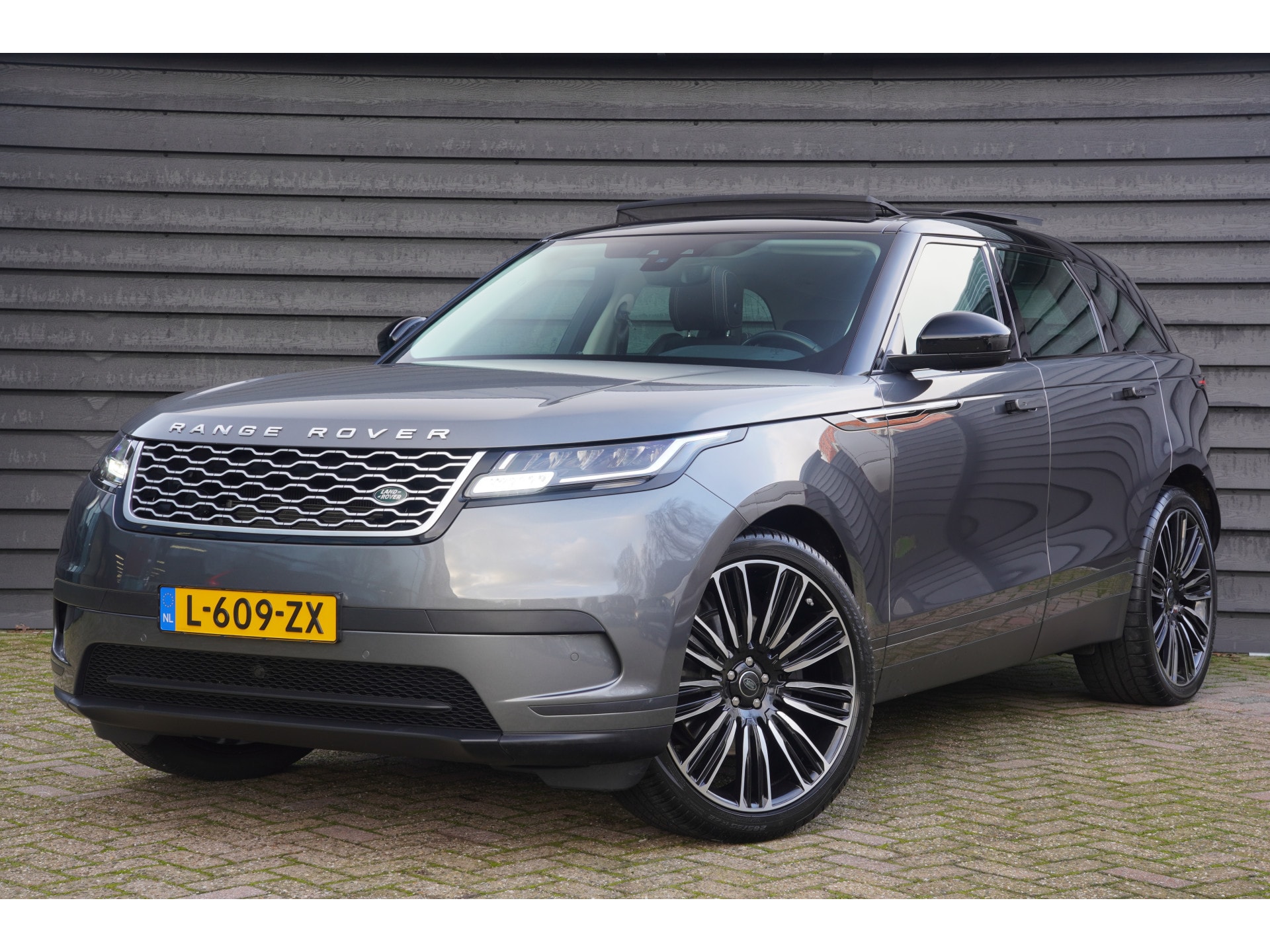 Land Rover Range Rover Velar Benzine [L-609-ZX] | AutoTrack