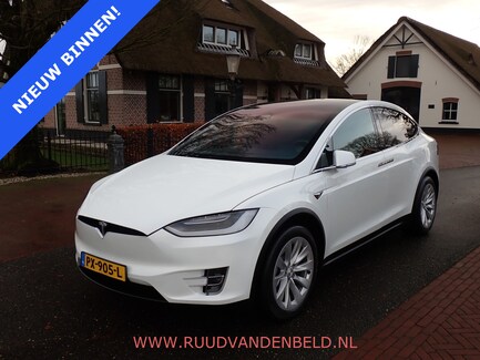 Tesla Model X 0