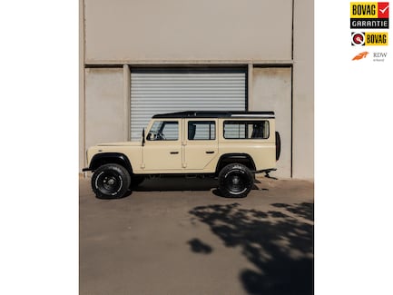 Land Rover Defender 0