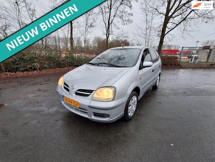 Nissan Almera Tino 0