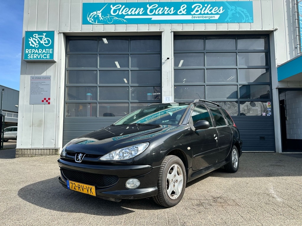 Bekijk 16 Peugeot 206 occasions in het zwart