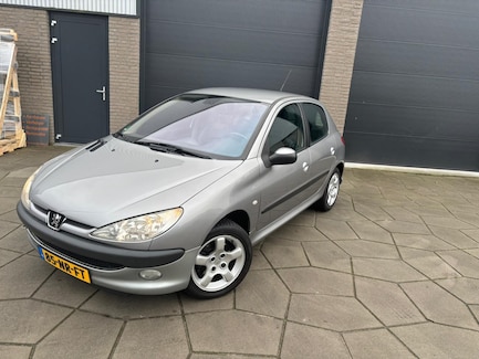 Peugeot 206 0