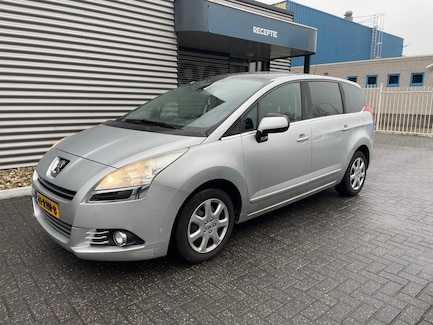 Peugeot 5008 0