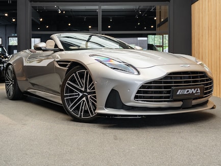 Aston Martin DB12 0