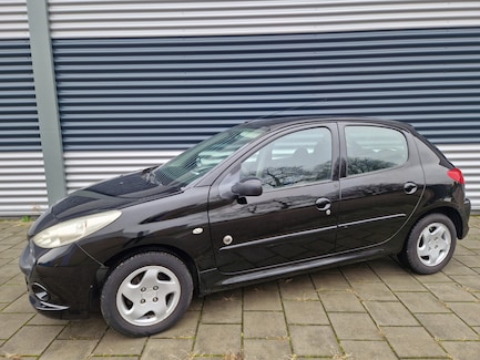 Peugeot 206+ 0