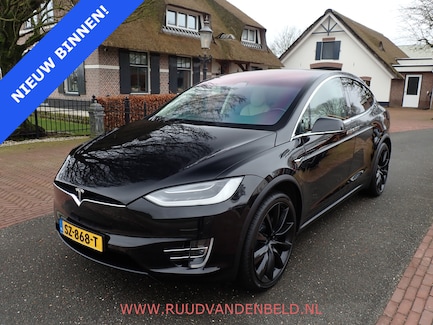 Tesla Model X 0