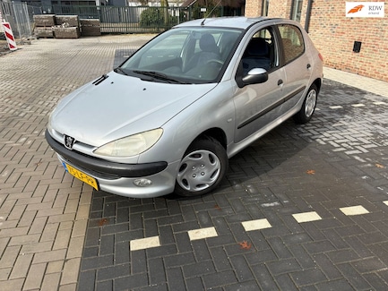 Peugeot 206 0