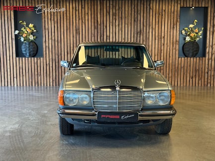 Mercedes-Benz 200-Serie 0