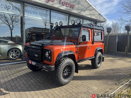 Land Rover Defender 0