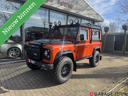 Land Rover Defender 0