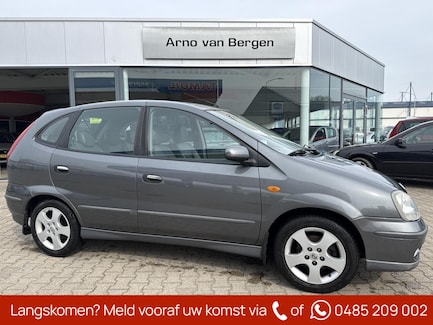 Nissan Almera Tino 0