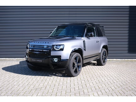 Land Rover Defender 0