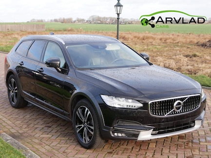 Volvo V90 Cross Country 0