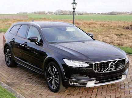 Volvo V90 Cross Country 0