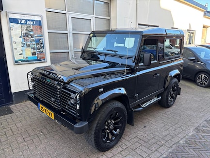 Land Rover Defender 0