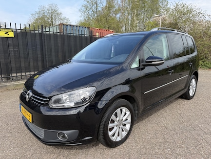 Volkswagen Touran 0
