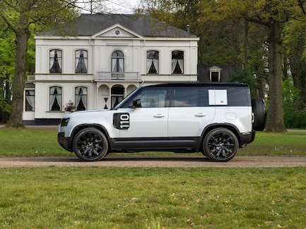 Land Rover Defender 0