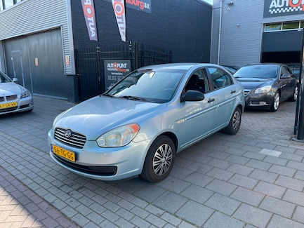 Hyundai Accent 0