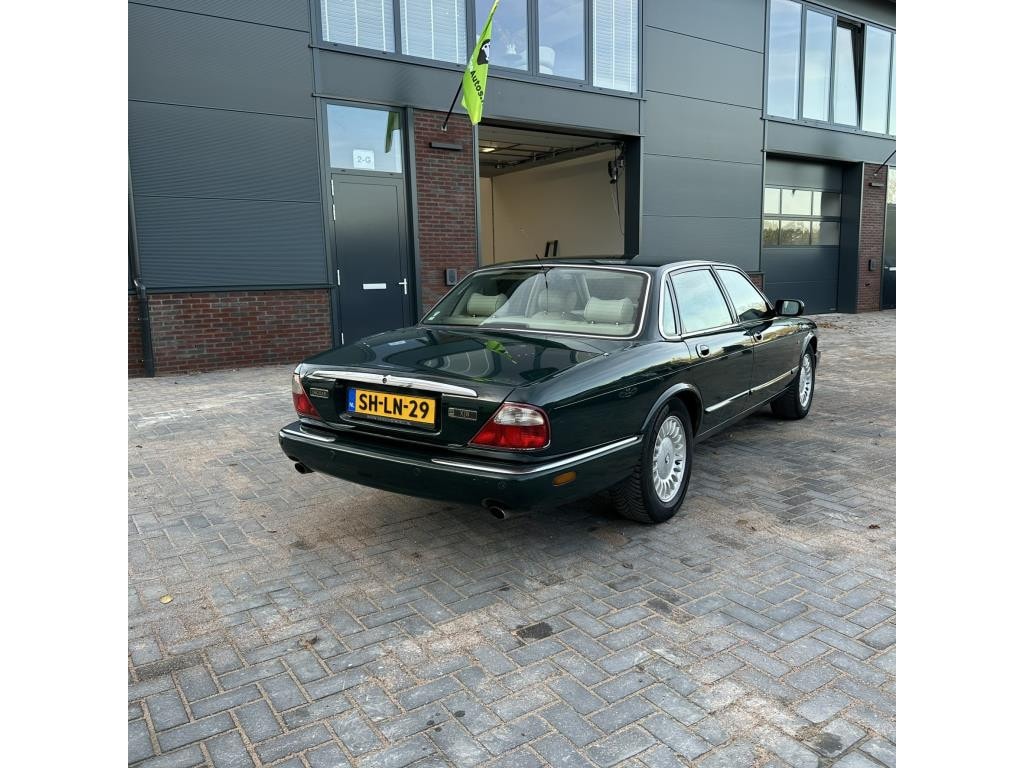 Jaguar Sovereign