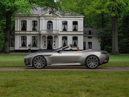Aston Martin DB12 0