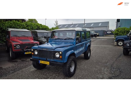 Land Rover Defender 0