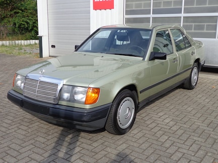 Mercedes-Benz 200-Serie 0