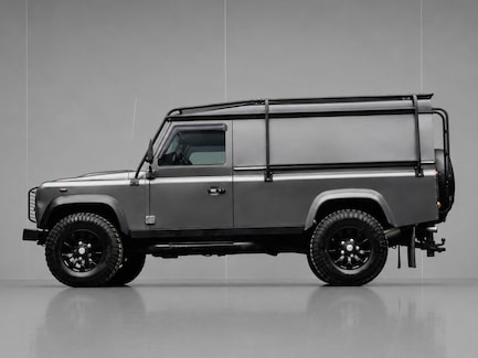 Land Rover Defender 0