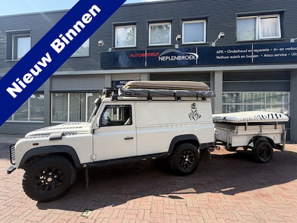 Land Rover Defender 0