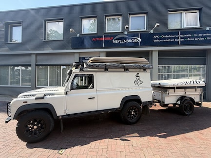 Land Rover Defender 0