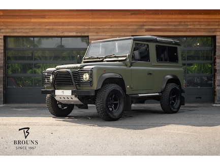 Land Rover Defender 0