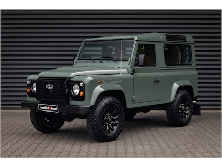 Land Rover Defender 0